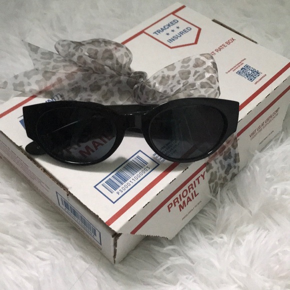 Mystery sunglass Box 📦 😎 - Picture 3 of 5